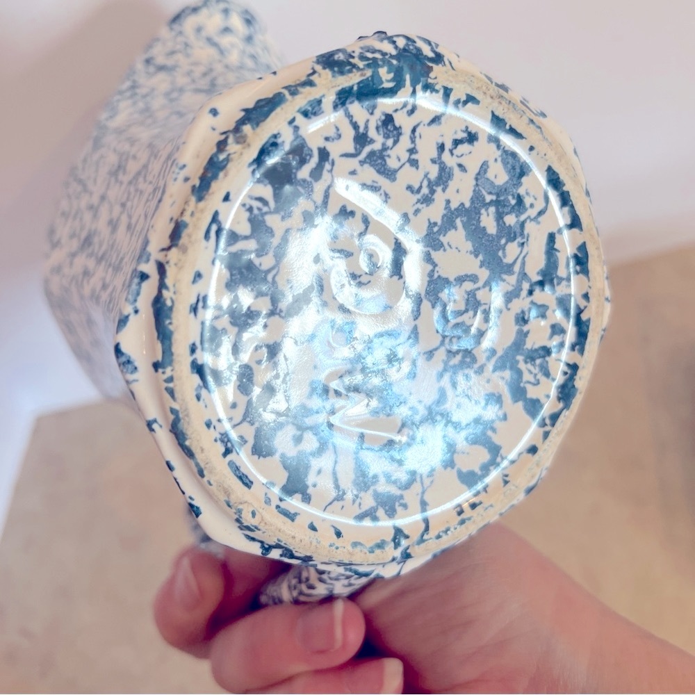 McCoy Pottery 7533 Pitcher and scalloped bowl - Picture 4 of 4